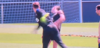 Wojciech Szczęsny vs. Robert Lewandowski na treningu Barcy XD [VIDEO]